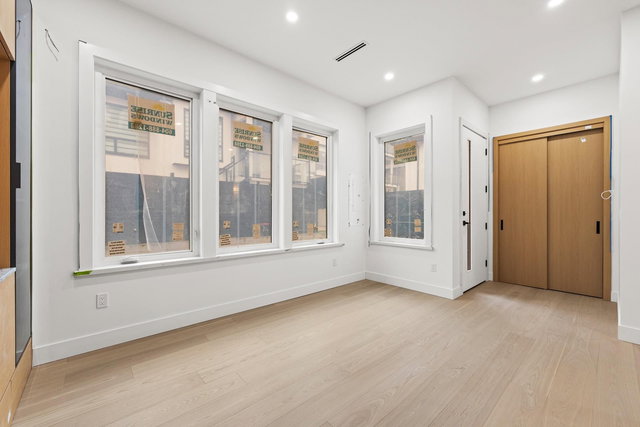 4 - 5115 Buxton Street