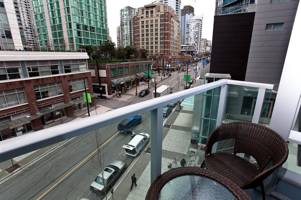 306 - 233 Robson Street 3