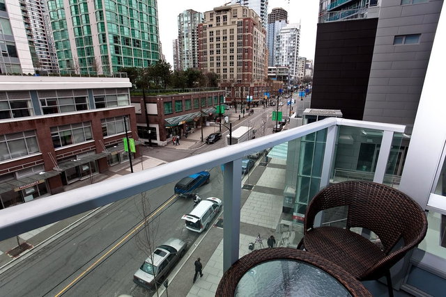 306 - 233 Robson Street