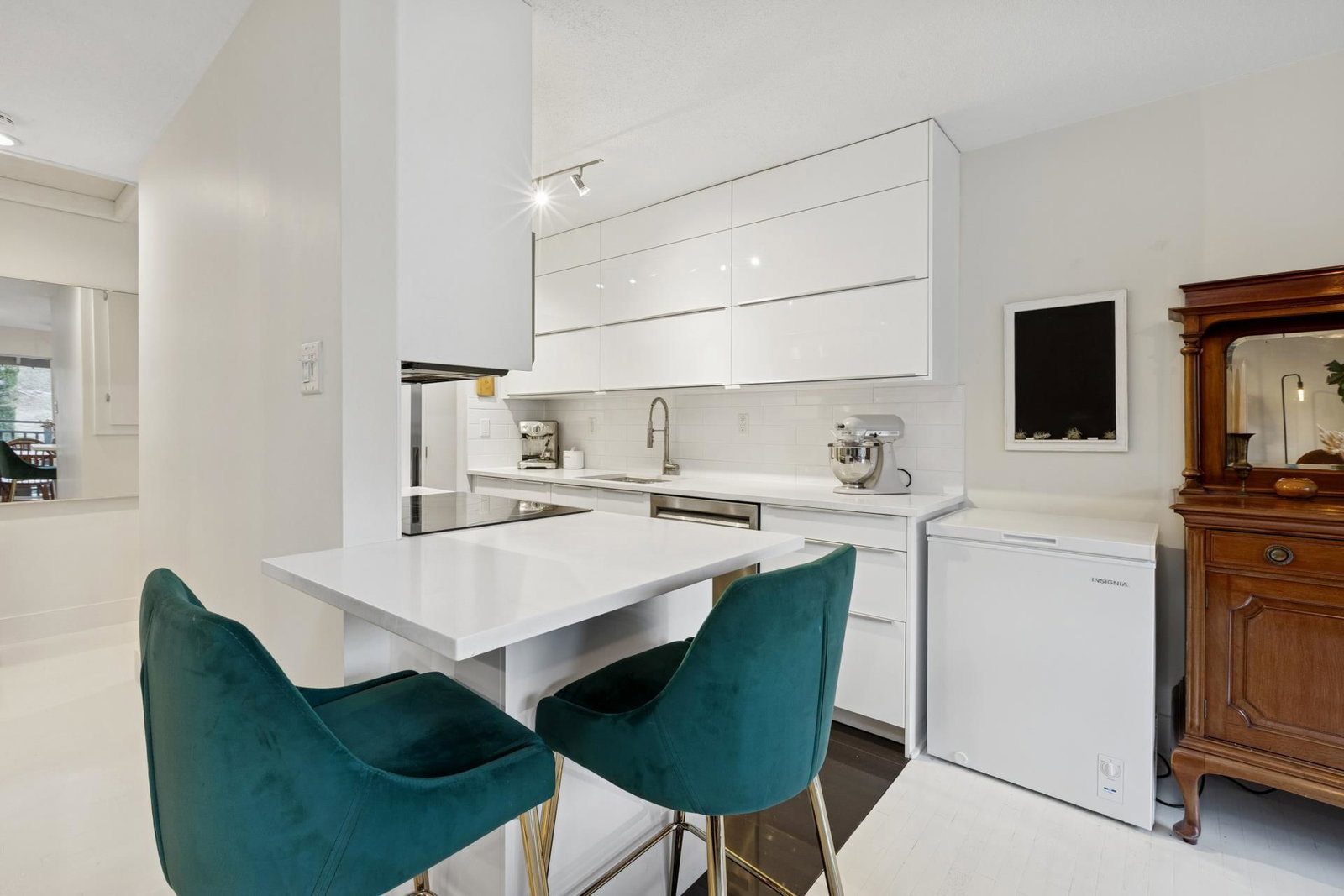 Listing Image 10