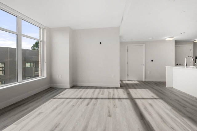 609 - 3451 Sawmill Crescent