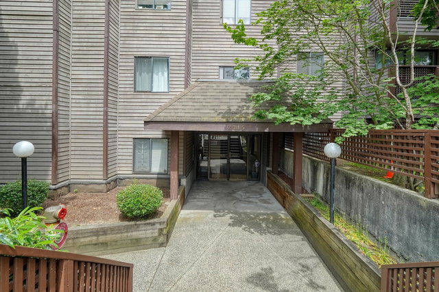 402 - 2215 Dundas Street