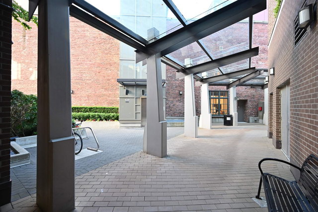 410 - 445 2nd Avenue W