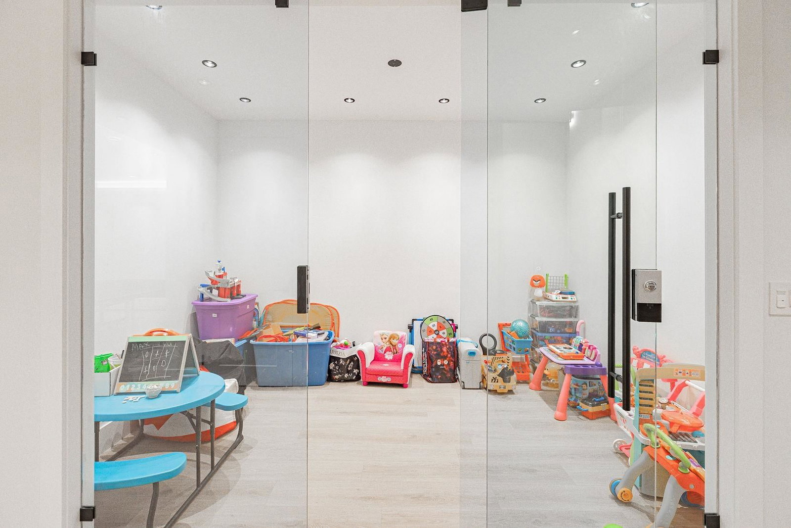 Listing Image 11