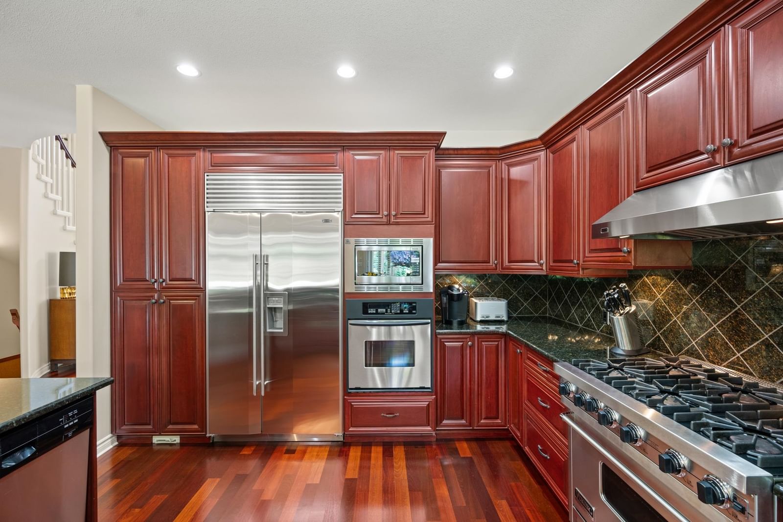 Listing Image 11
