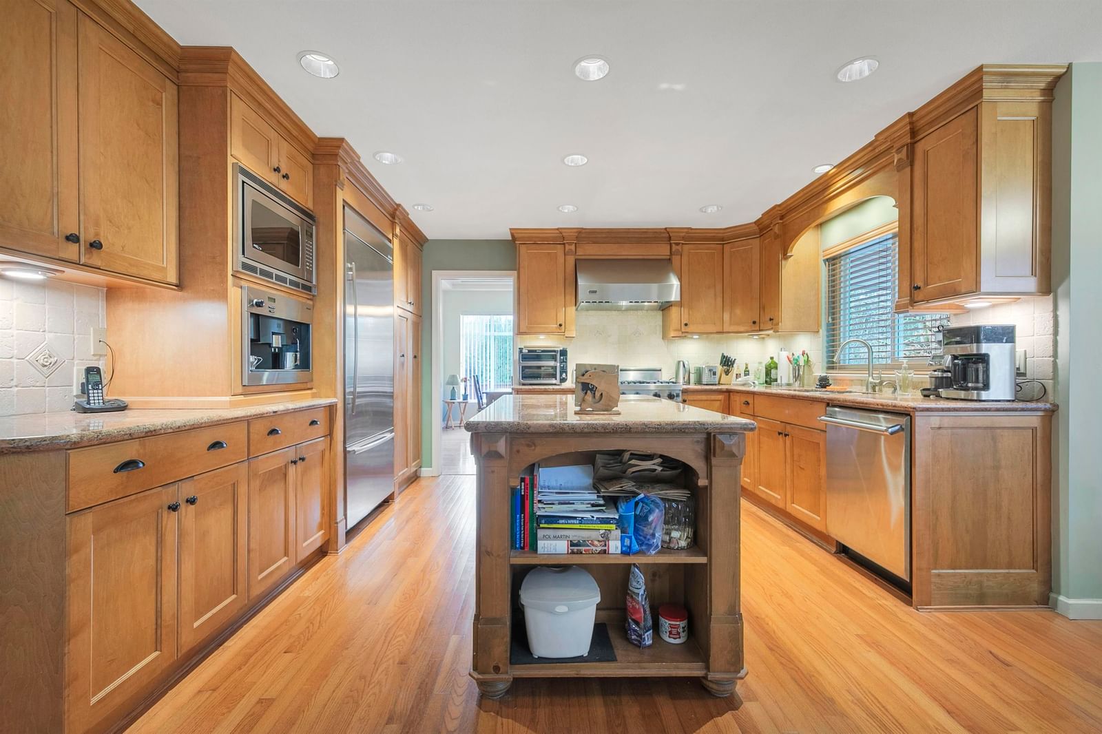 Listing Image 8