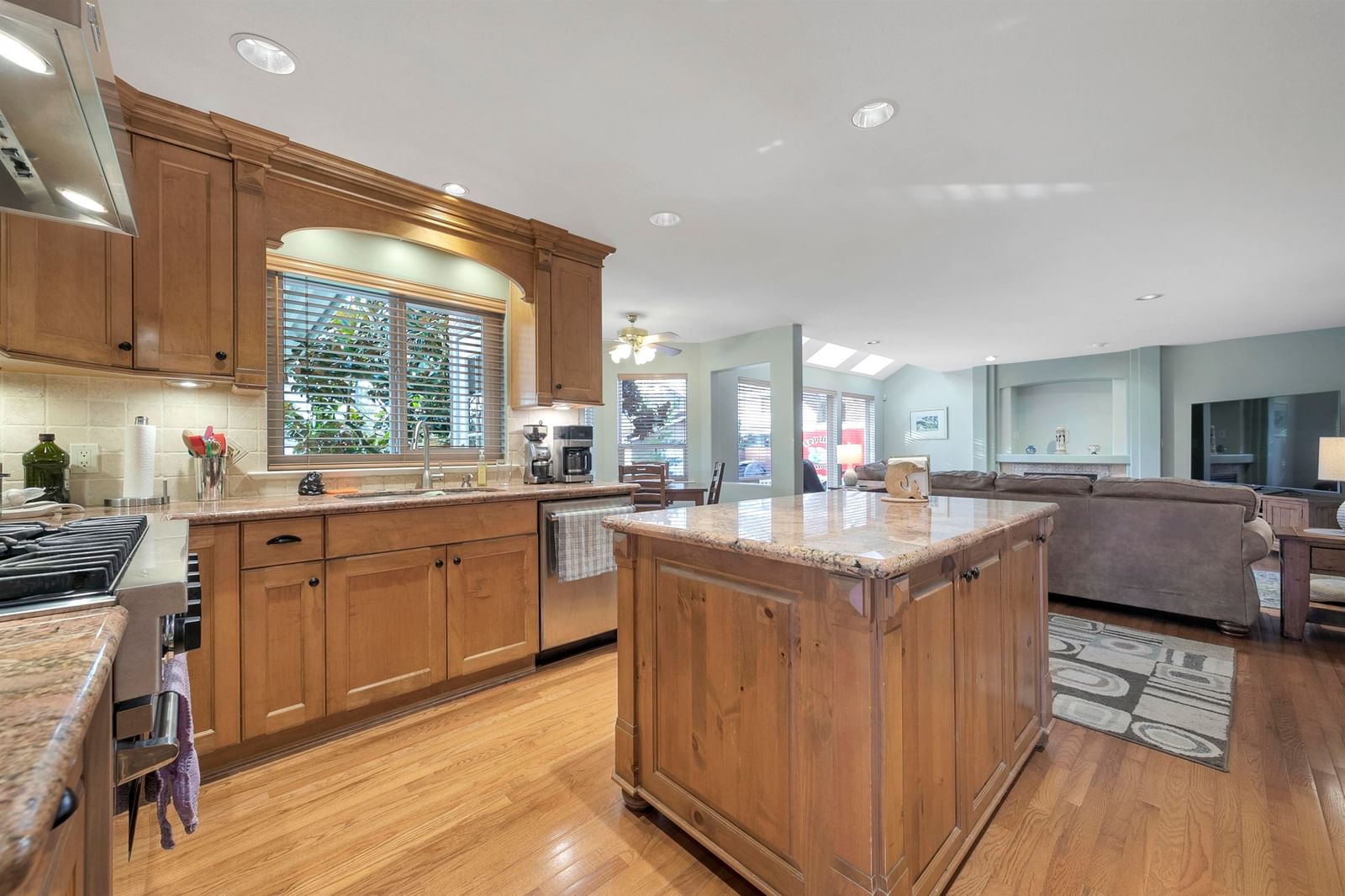 Listing Image 9