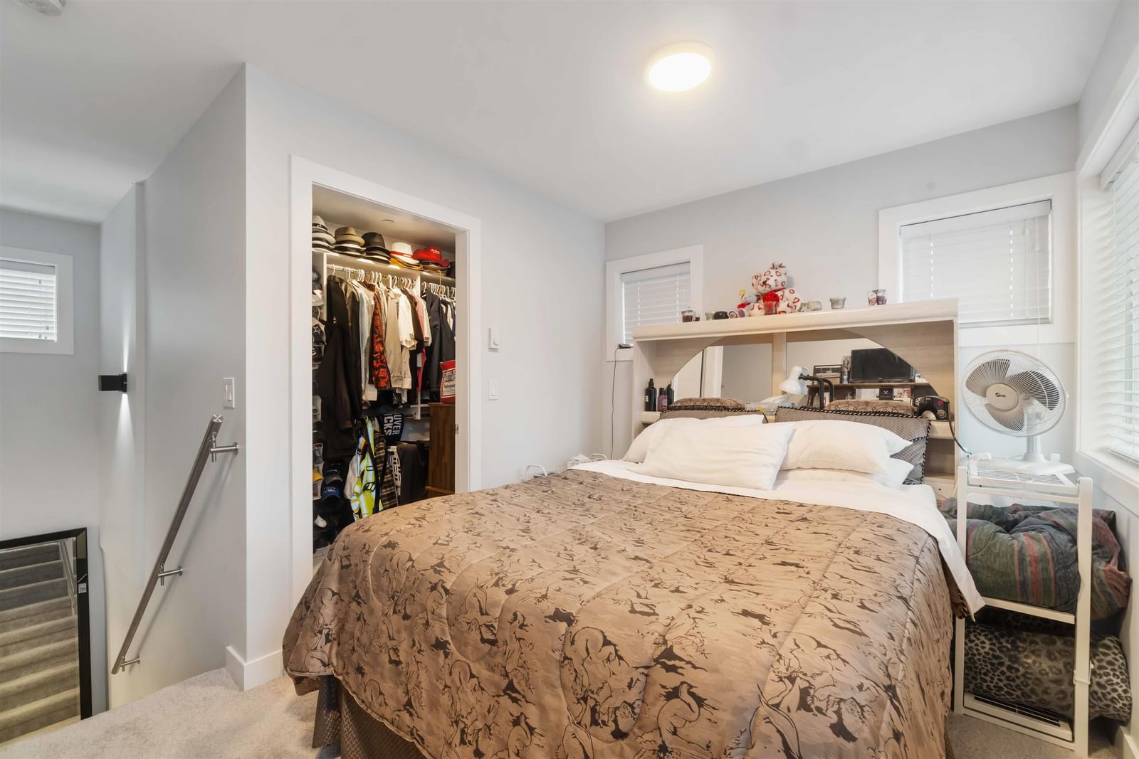 Listing Image 11