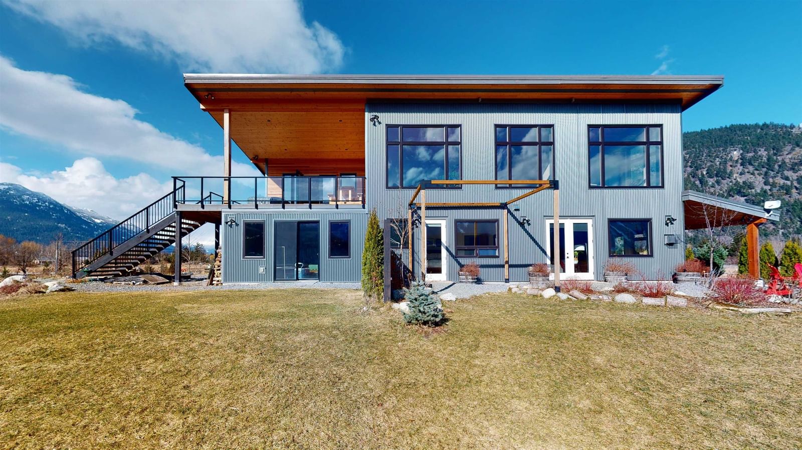 Listing Image 4