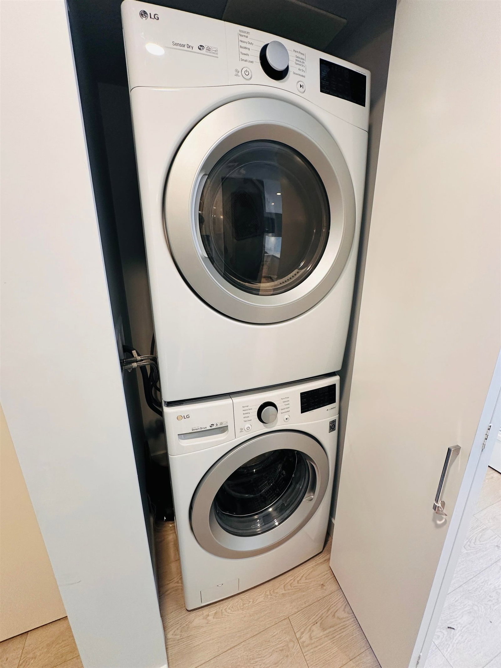 Listing Image 10