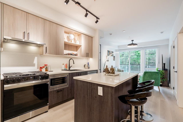 219 - 2002 St. George Street