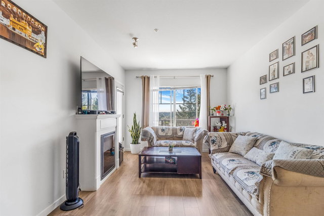 306 - 22290 North Avenue