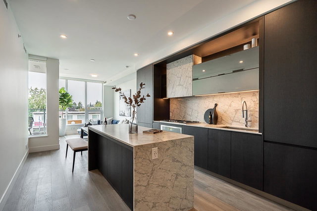 317 - 1342 Johnston Road