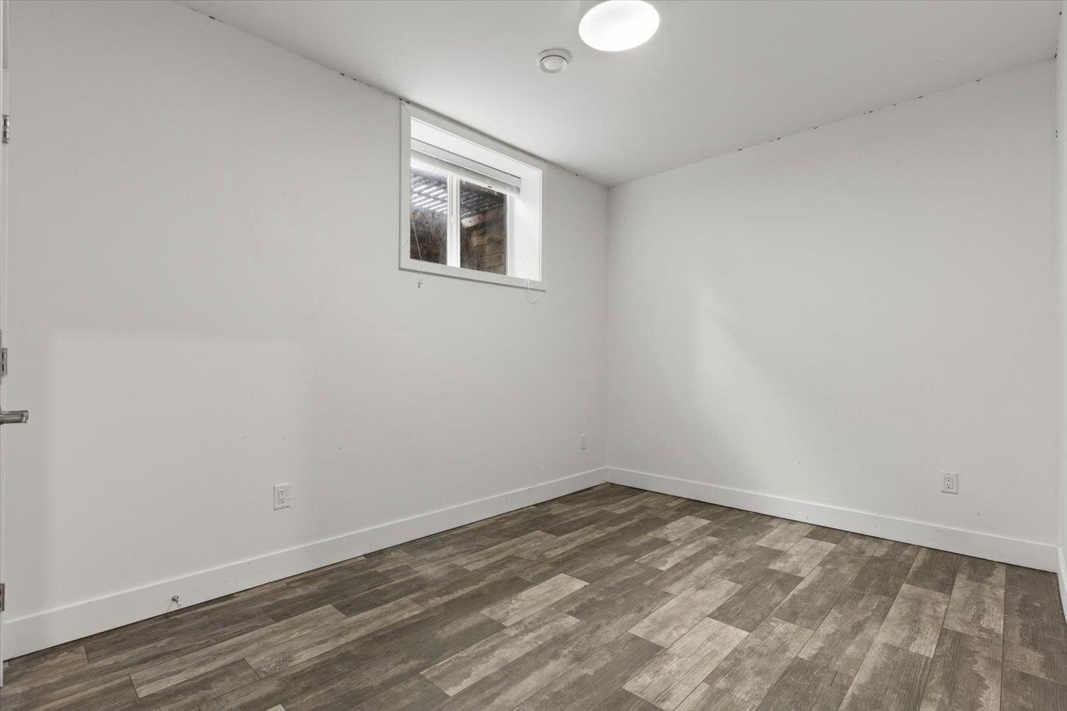 Listing Image 24