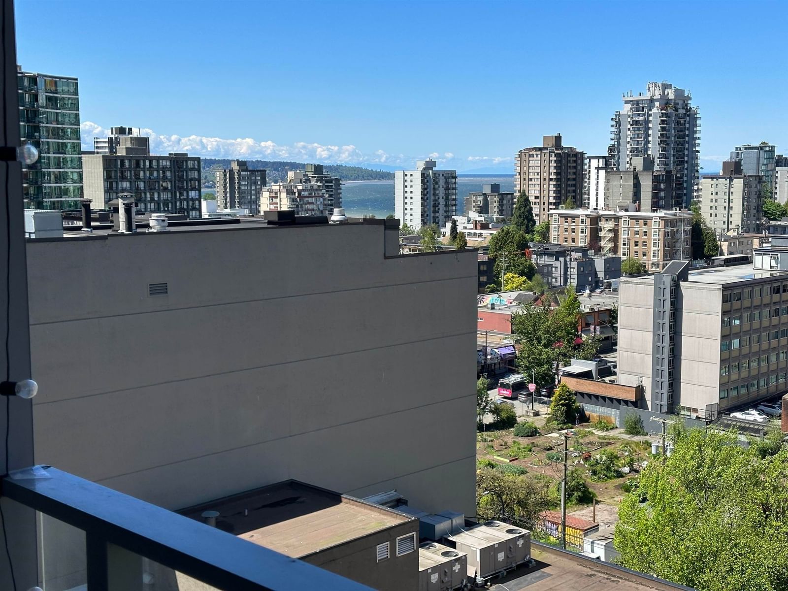 Listing Image 11
