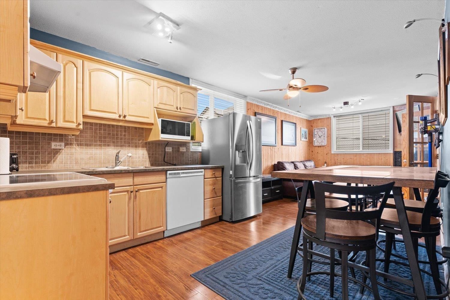 Listing Image 13