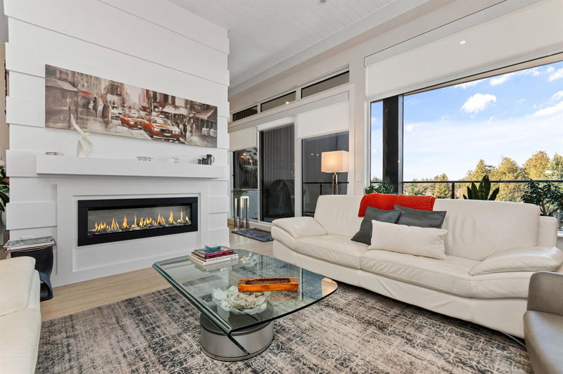 604 - 45745 Watson Road, Chilliwack, V2R 6K3 | Image 2