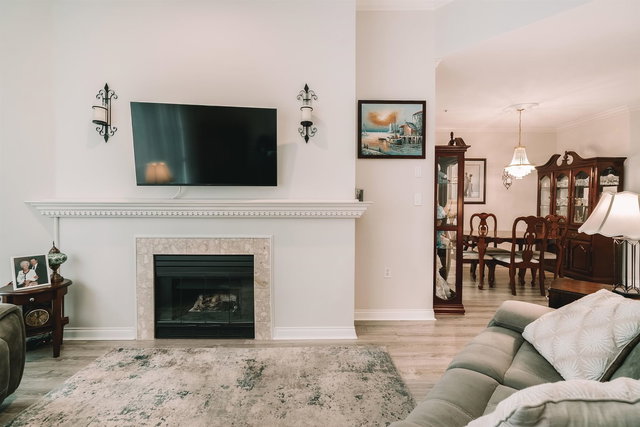 402 - 2995 Princess Crescent