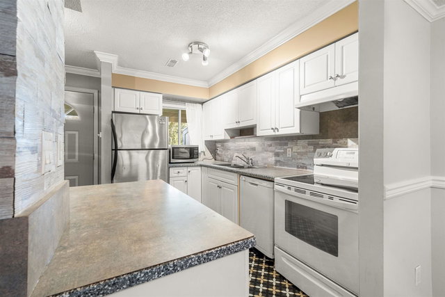 14 - 5271 204 Street