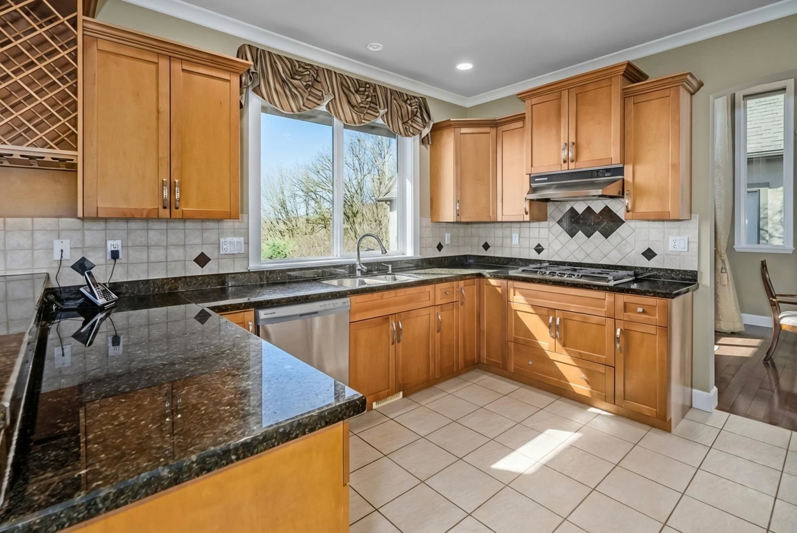 Listing Image 12