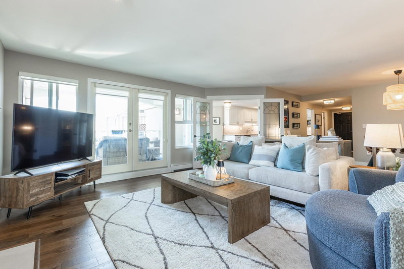 307 - 15367 Buena Vista Avenue, White Rock, V4B 1Y7 | Image 2