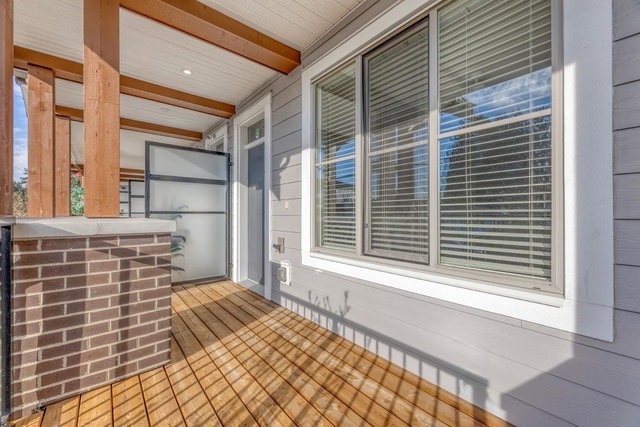 6 - 2145 Prairie Avenue