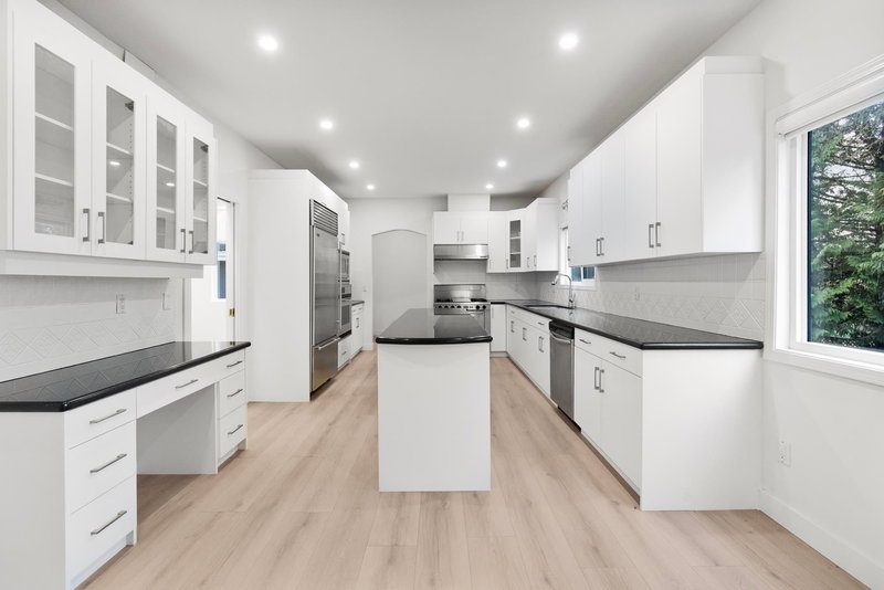 6998 Fielding Court, Burnaby, V5A 1Y5 | Image 2