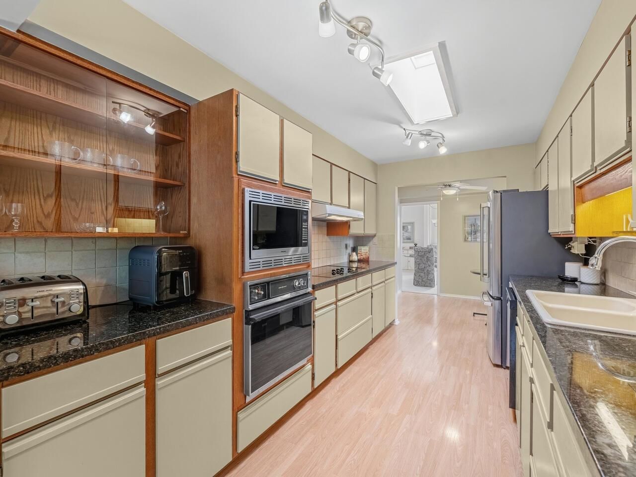 Listing Image 19