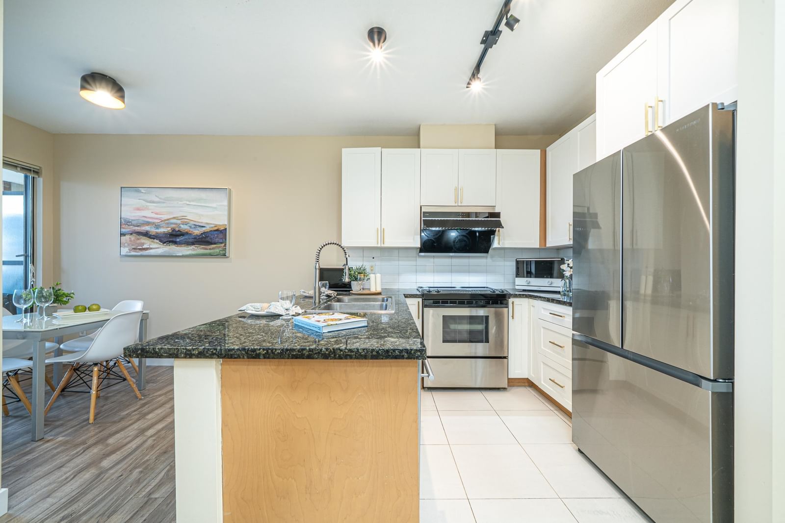Listing Image 5