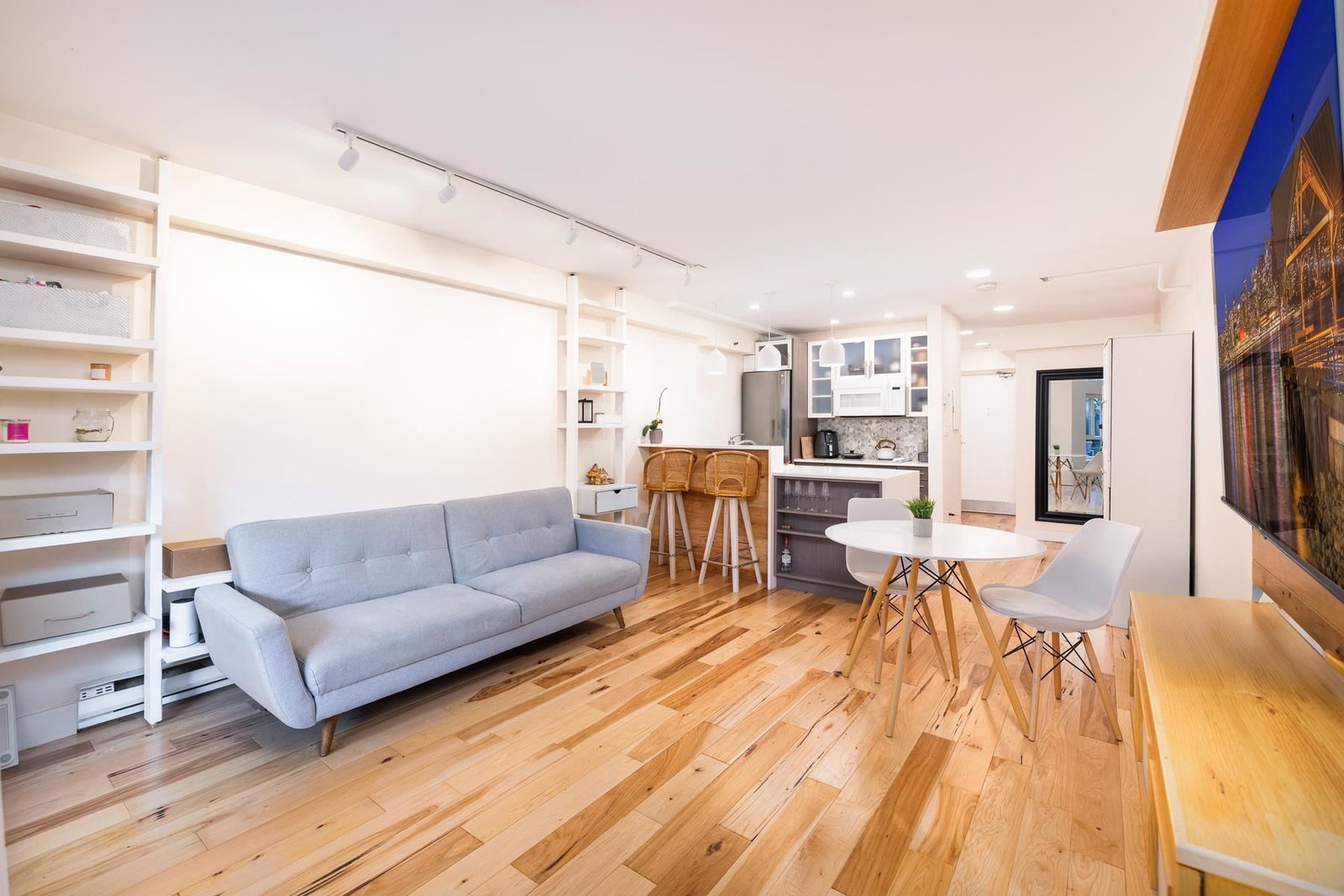 Listing Image 11