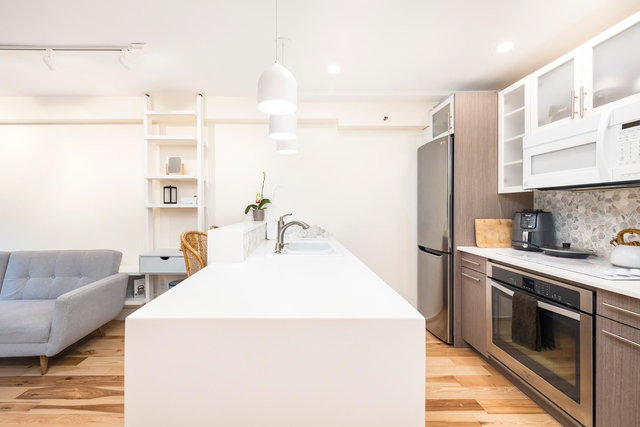 112 - 825 7th Avenue E