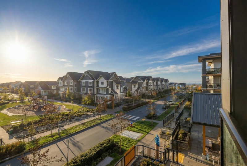 319 - 1792 Starling Drive