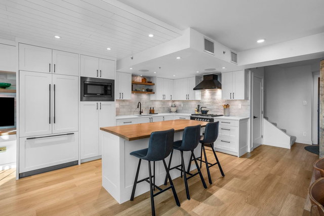 TH2 - 168 Esplanade Avenue E