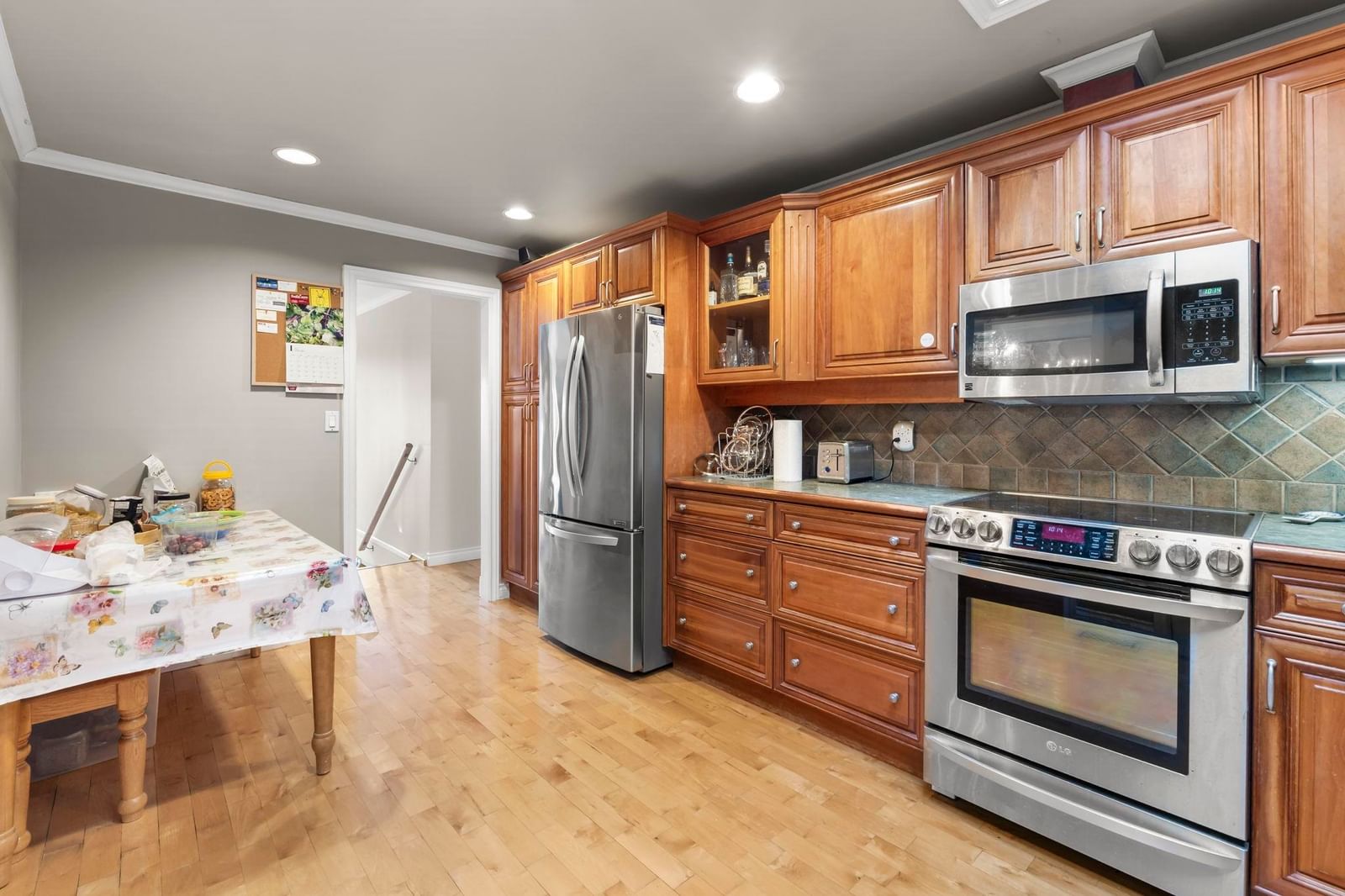 Listing Image 11
