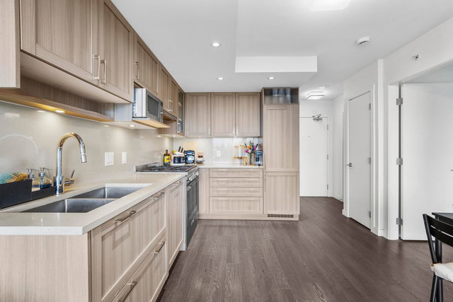 910 - 5470 Ormidale Street