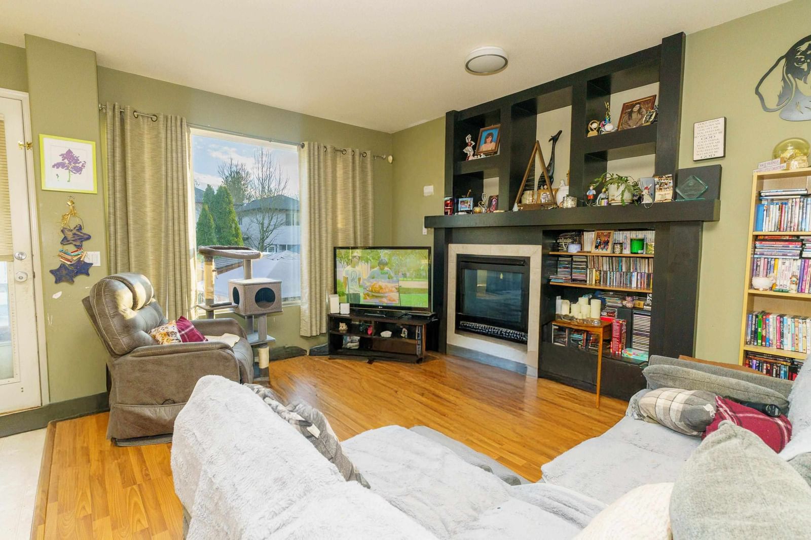 Listing Image 9