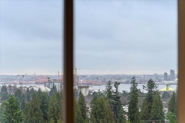 1301 - 2004 Fullerton Avenue