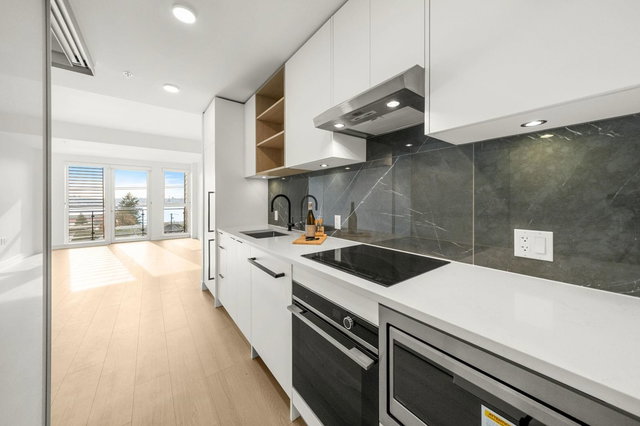 407 - 422 3rd Street E