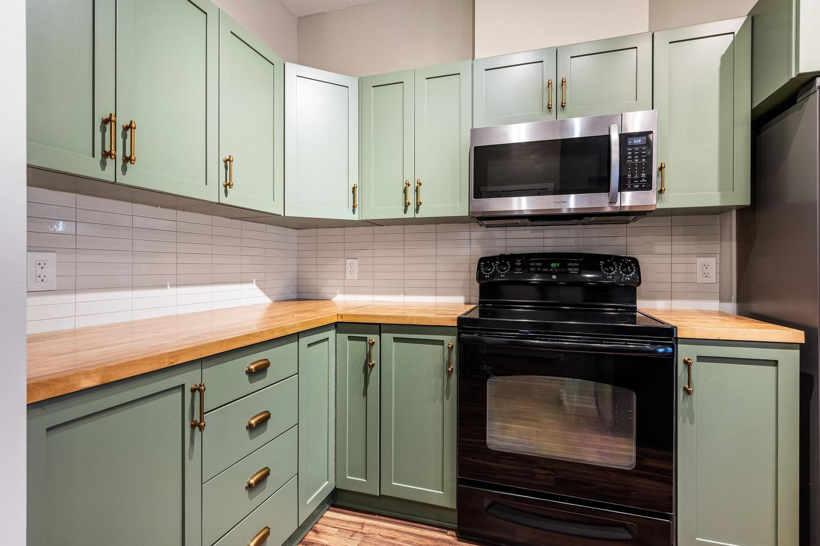 Listing Image 13