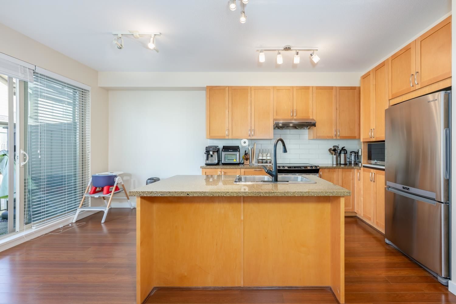 Listing Image 9