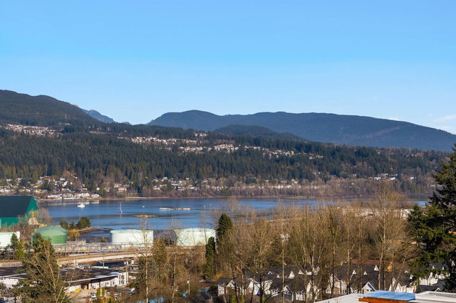 PH 608 - 2002 St. George Street