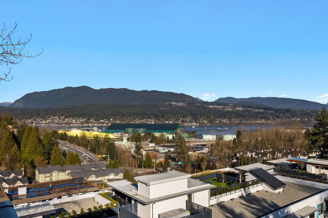 PH 608 - 2002 St. George Street