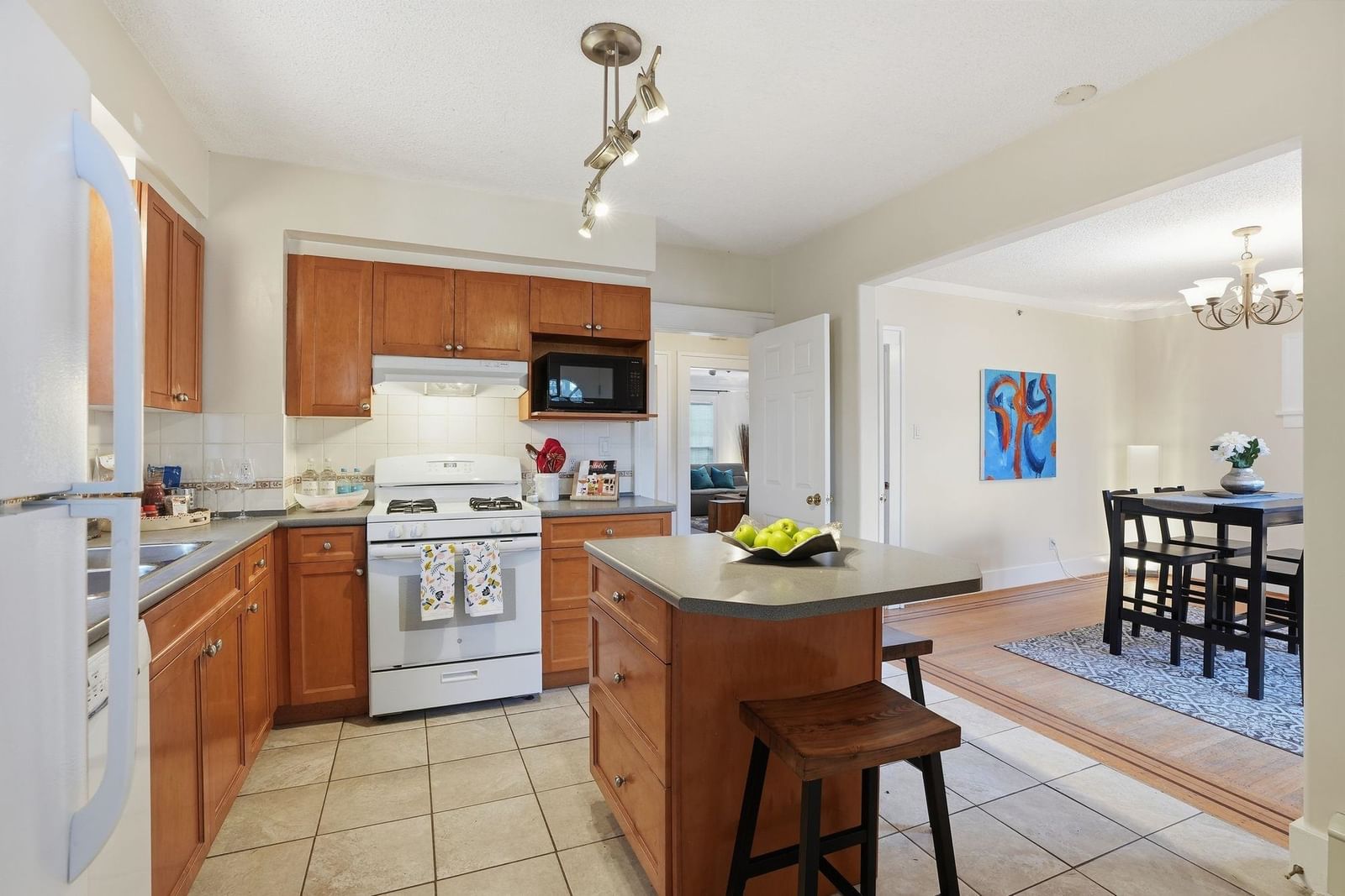 Listing Image 12