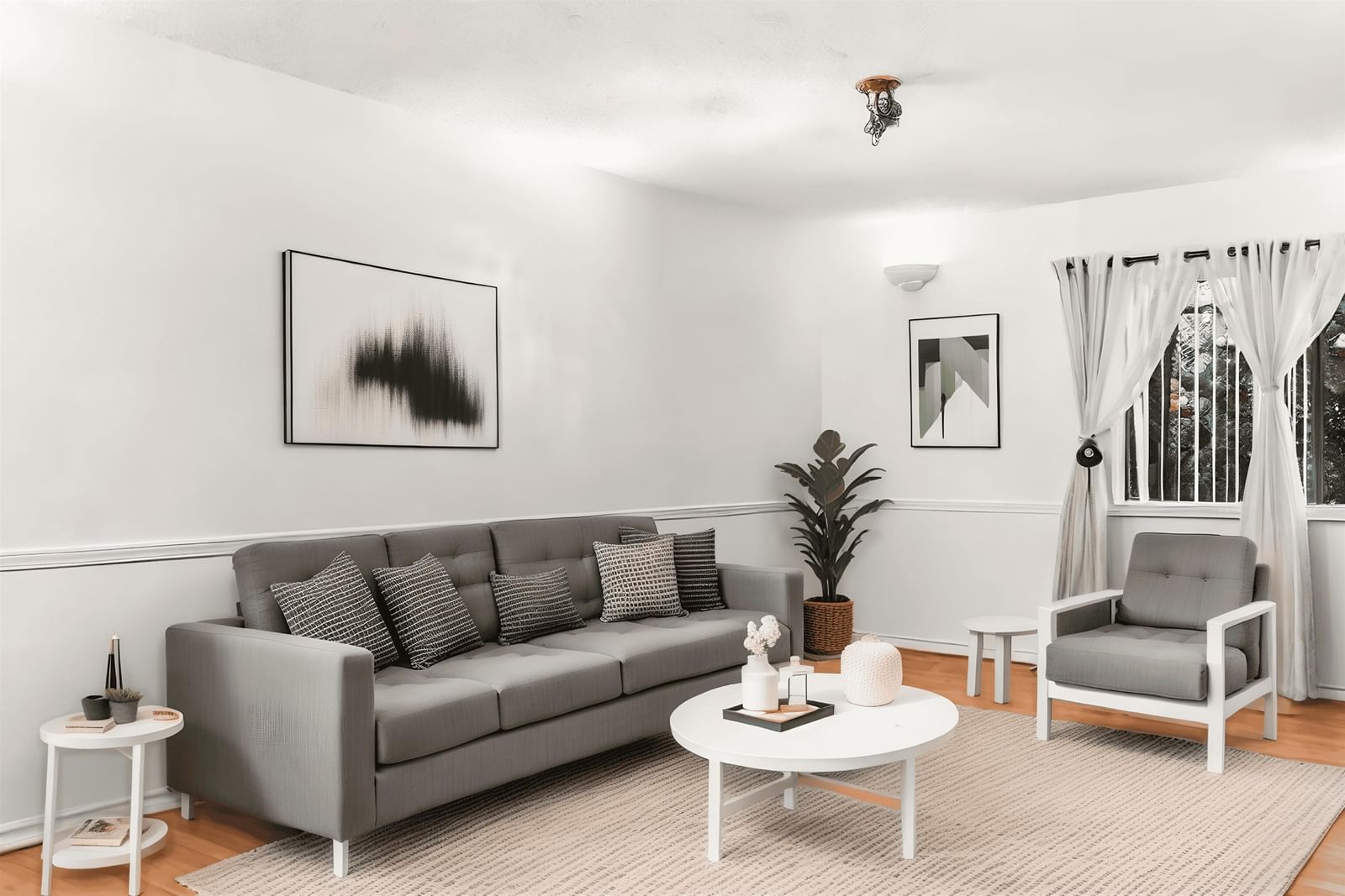 Listing Image 4