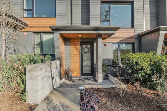 11 - 528 2nd Street E