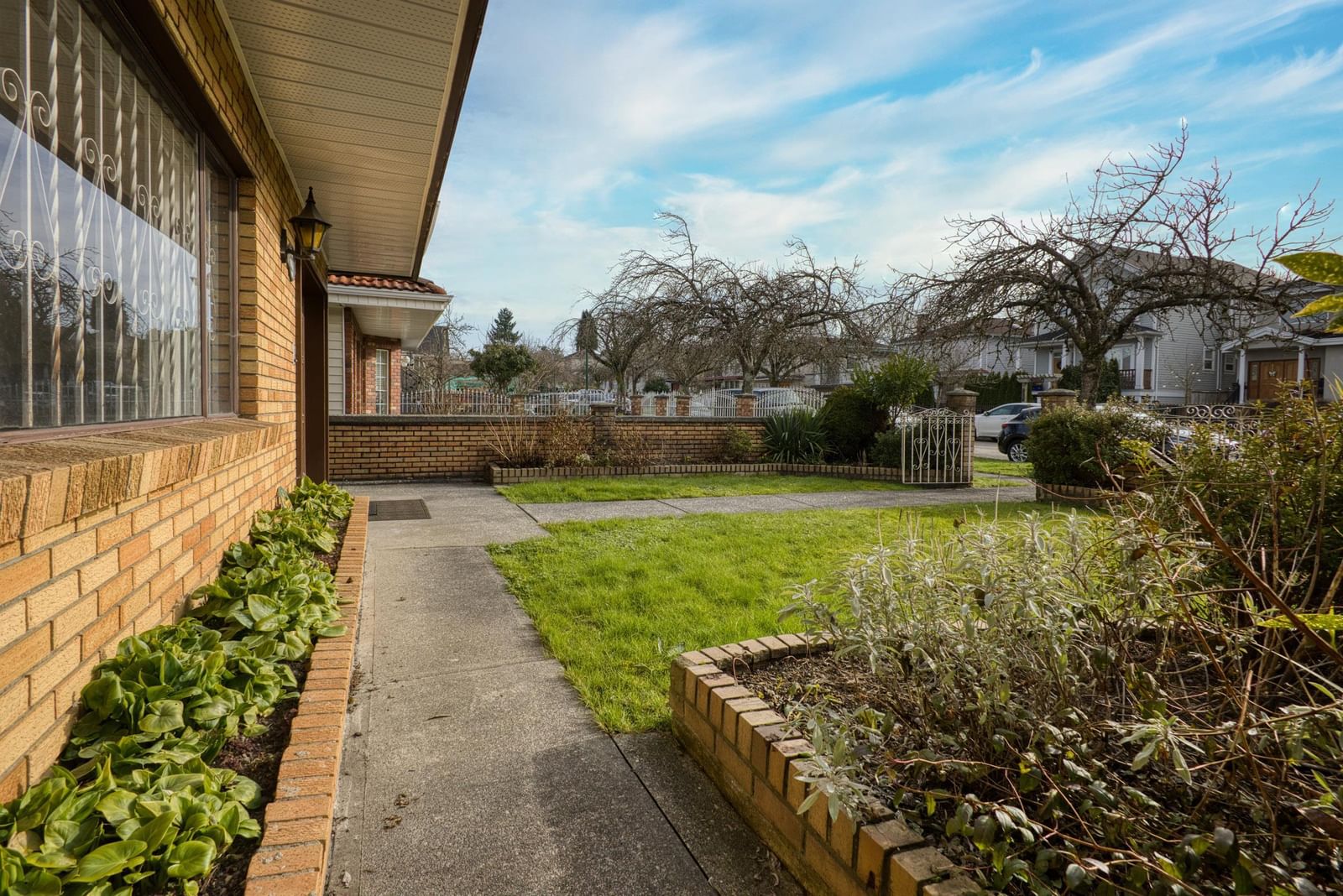 Listing Image 4