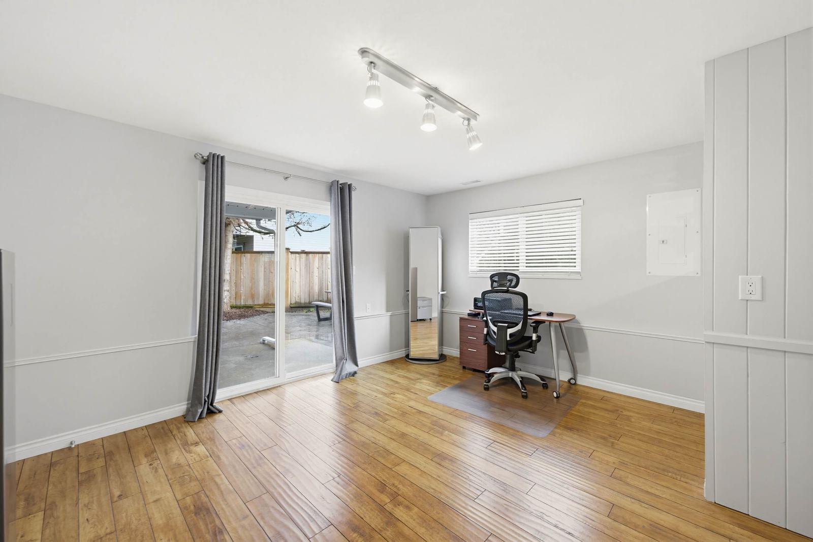 Listing Image 18