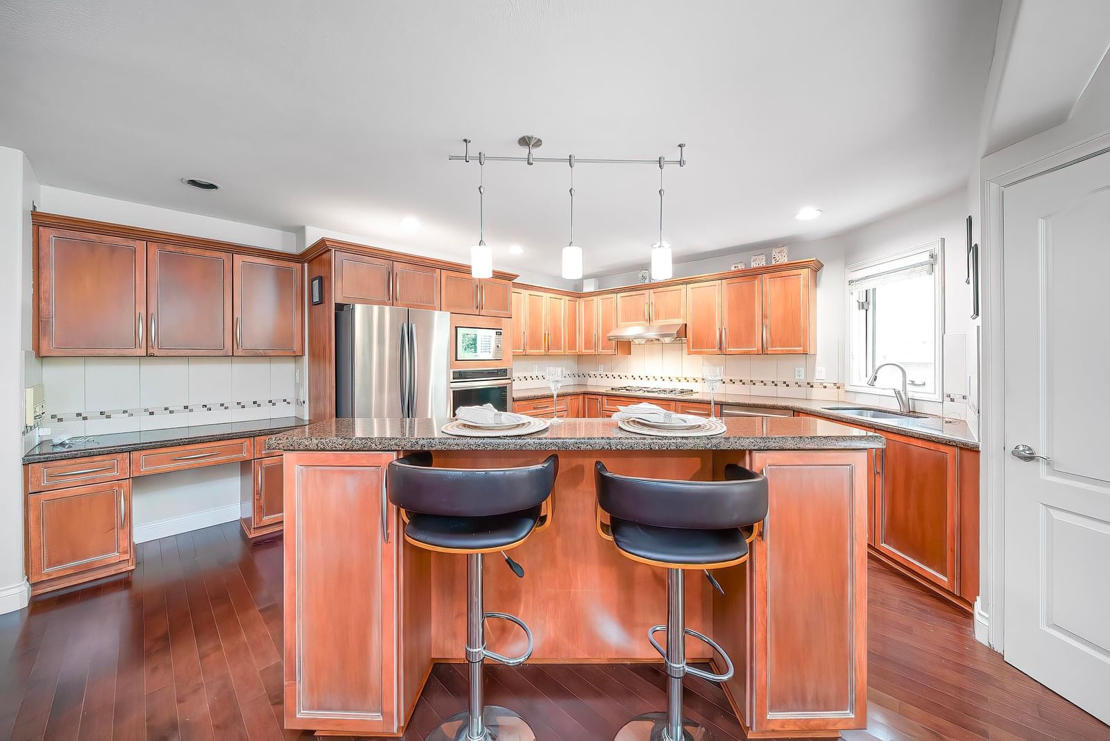 Listing Image 15