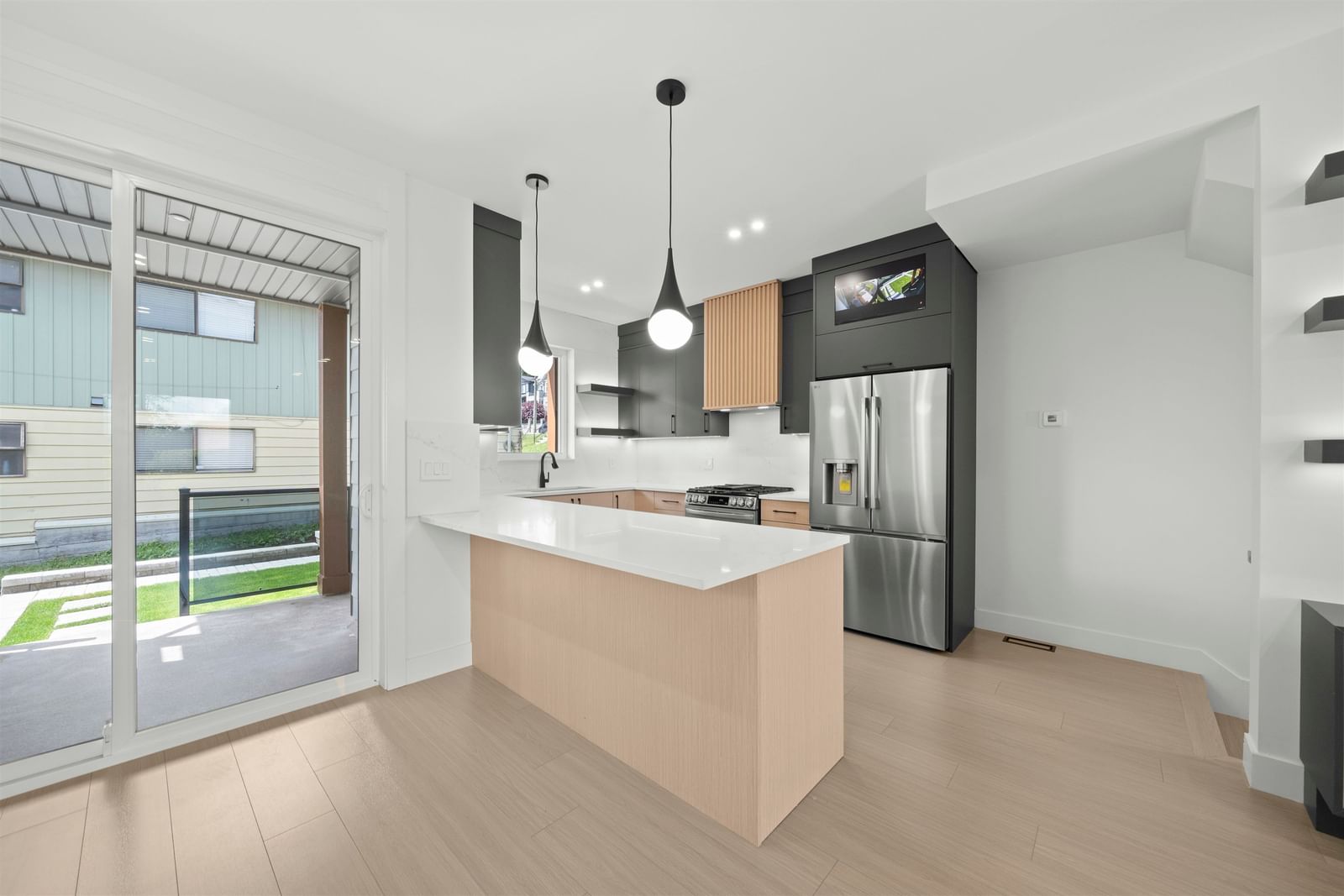 Listing Image 12
