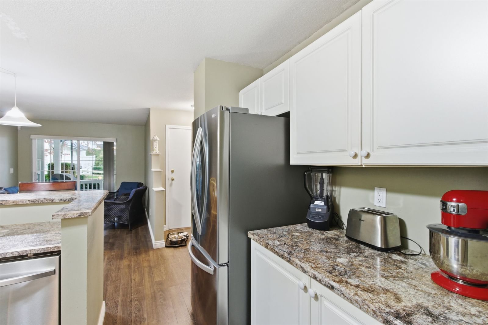 Listing Image 11